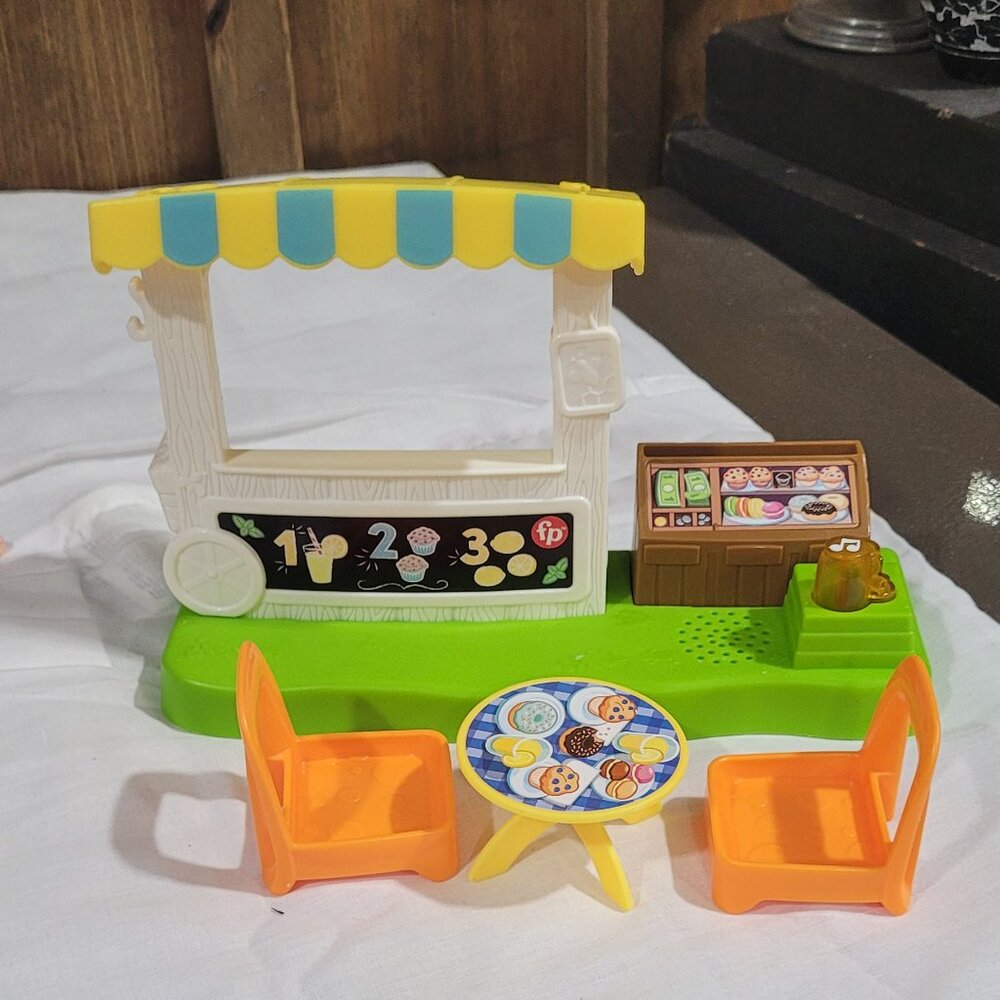 Little People 2023 Lemonade Stand Fisher Price Lights And Sounds‎ Toy 2 Figures
